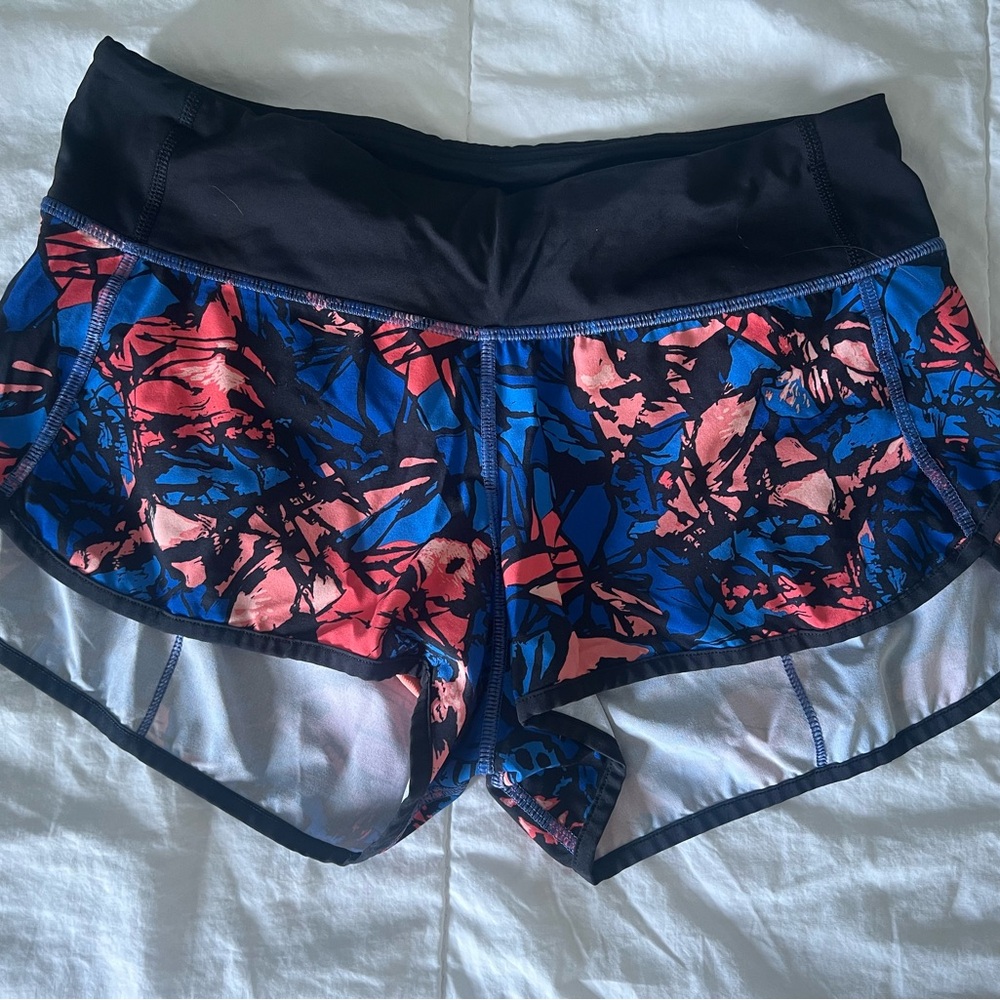 Lululemon Speed Up Short low rise 2.5 inch inseam size 4 blue and coral